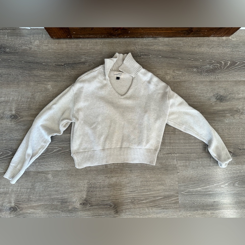 Universal Threads - Women’s Sweater - Size Medium - Never Worn